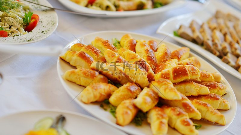 蜜饯果干与话梅：探寻两种传统零食的异同