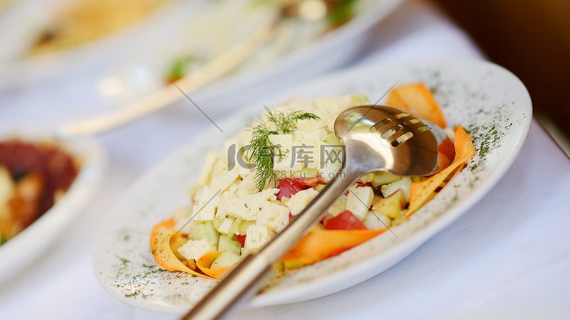 坚果炒货代加工：揭秘代加工工厂报价背后的秘密